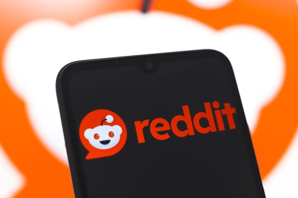 Reddit suspende r/WhitePeopleTwitter tras quejas de Elon Musk 🚨